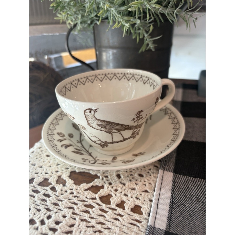 Wedgwood Williamsburg Aviary Teacup Saucer Set Ivory Brown Birds England